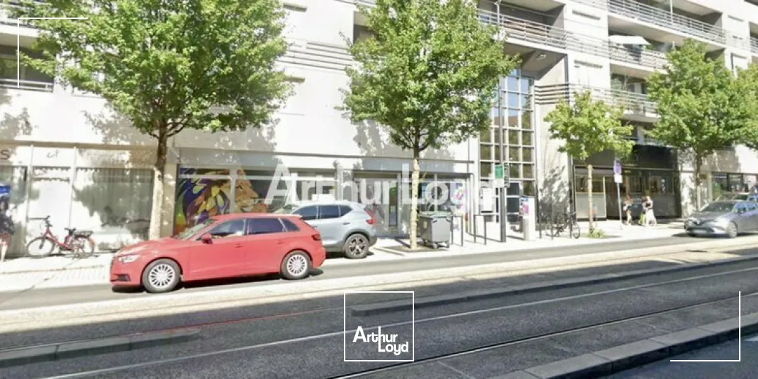 Cellule commerciale de 151m2 - activité de restauration possible - secteur Nord de Reims 