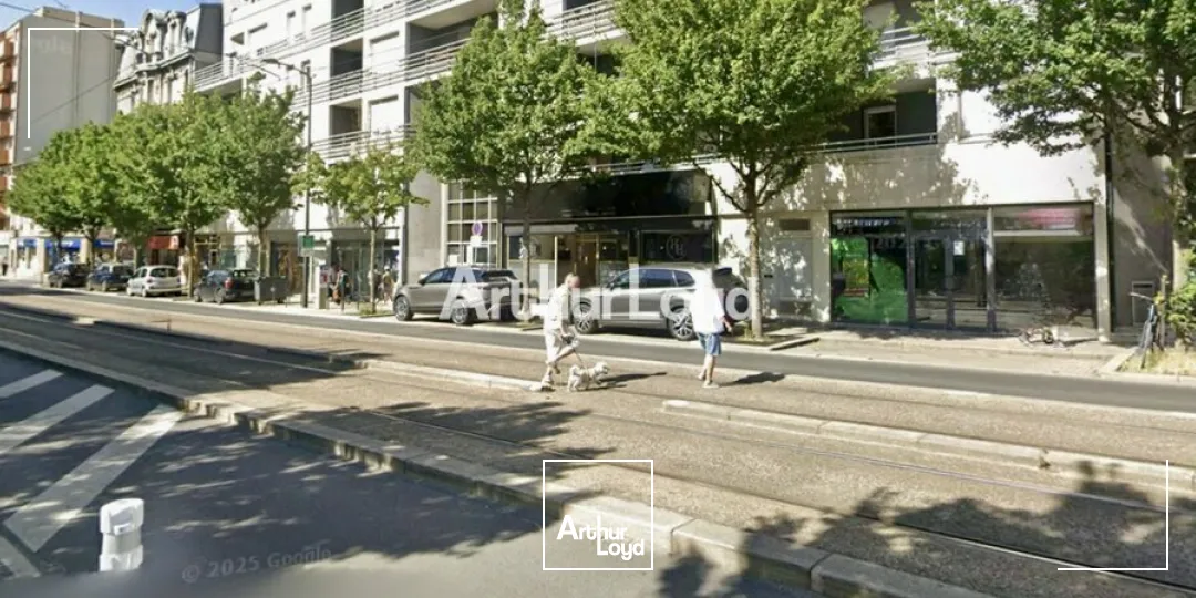 Cellule commerciale de 151m2 - activité de restauration possible - secteur Nord de Reims 