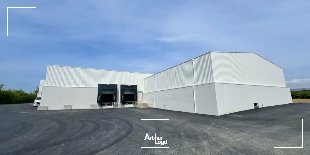 A LOUER EN BAIL DÉROGATOIRE - SAINT LÉONARD - ENTREPÔT LOGISTIQUE RÉNOVÉ 2 340 m2 + TERRE PLEIN 1 500 m2