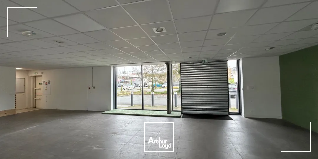 A LOUER - LOCAL COMMERCIAL - 231 M2 - SAINT-QUENTIN