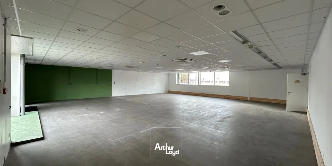 A LOUER - LOCAL COMMERCIAL - 231 M2 - SAINT-QUENTIN