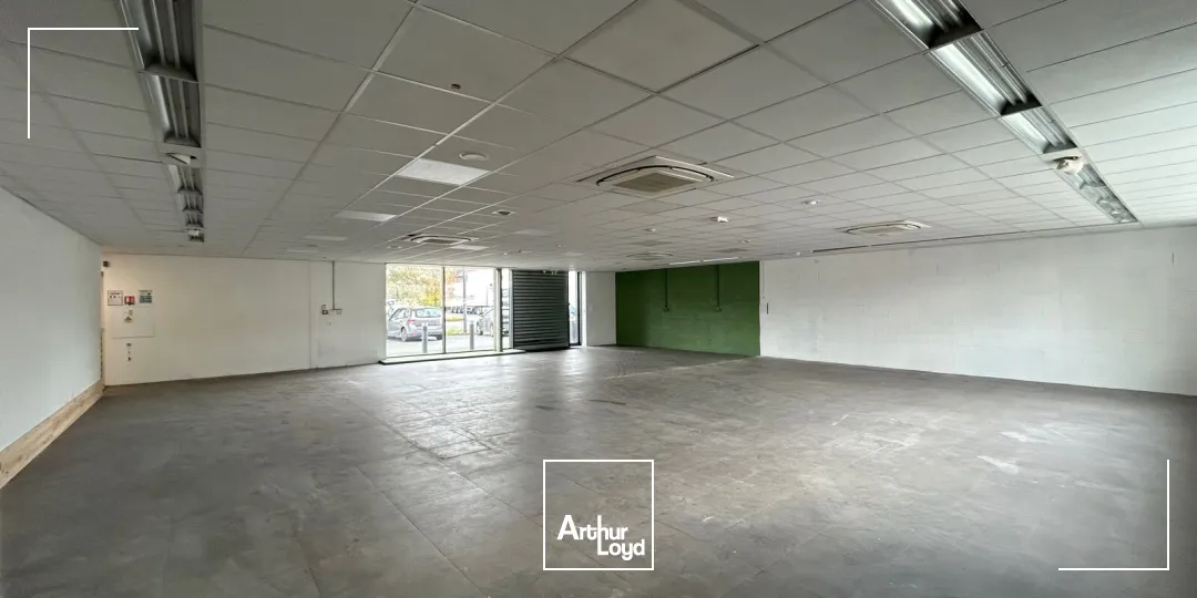 A LOUER - LOCAL COMMERCIAL - 231 M2 - SAINT-QUENTIN