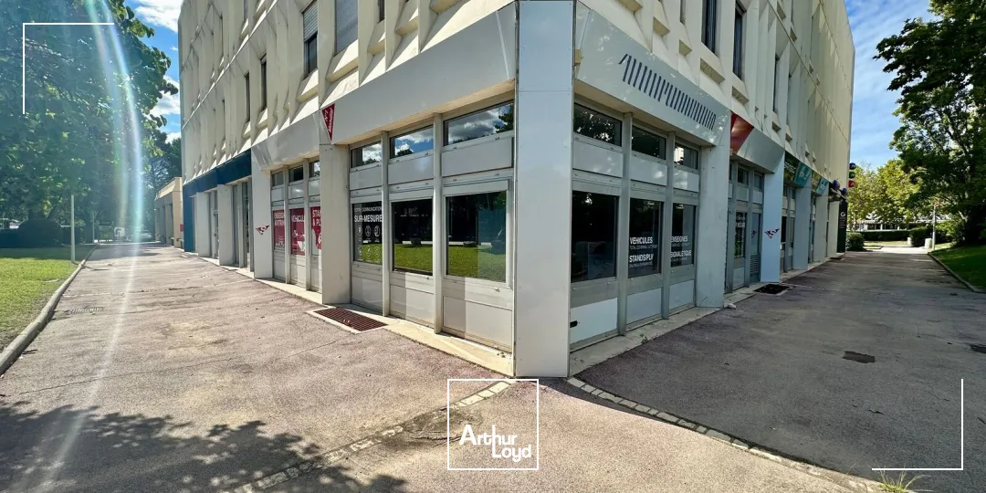 SURFACE EN RDC À LOUER AVEC UNE ENSEIGNE