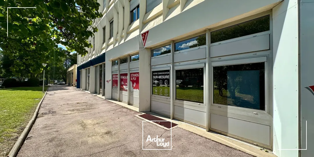 SURFACE EN RDC À LOUER AVEC UNE ENSEIGNE