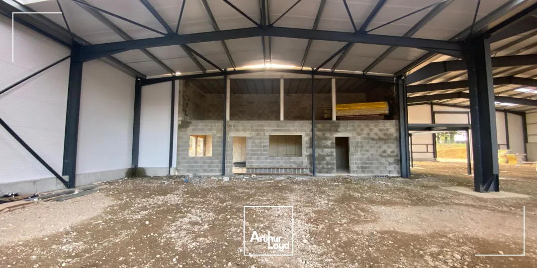 A LOUER - LOCAL D'ACTIVITE NEUF DE 380 M² - EMPLACEMENT STRATEGIQUE