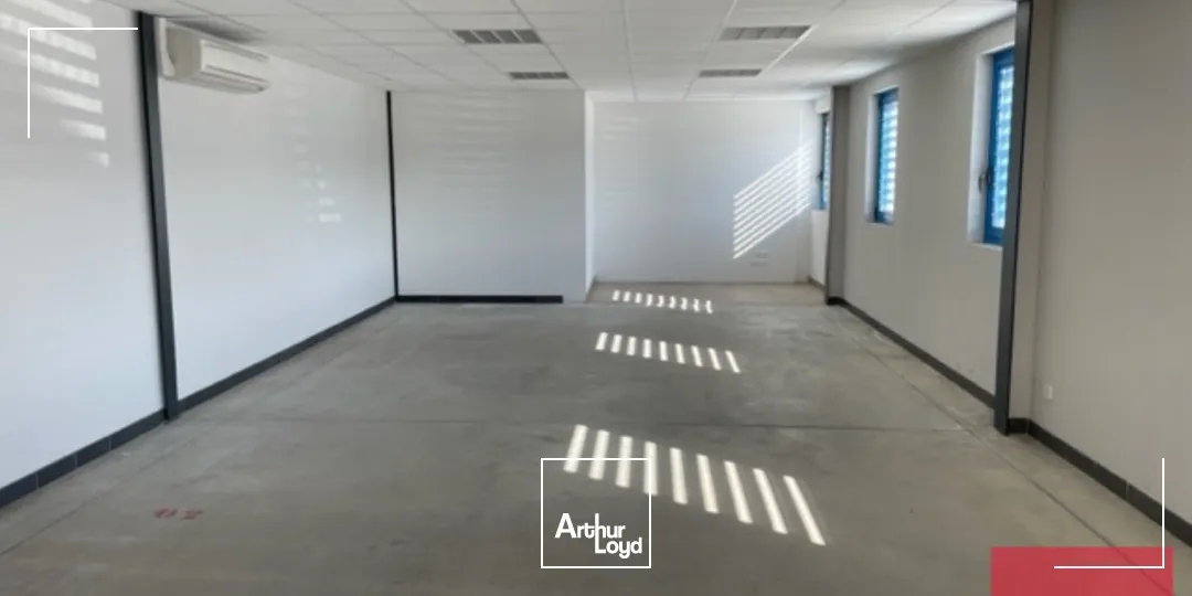 RARE DANS LE SECTEUR. LOCAUX D'ACTIVITES A LOUER