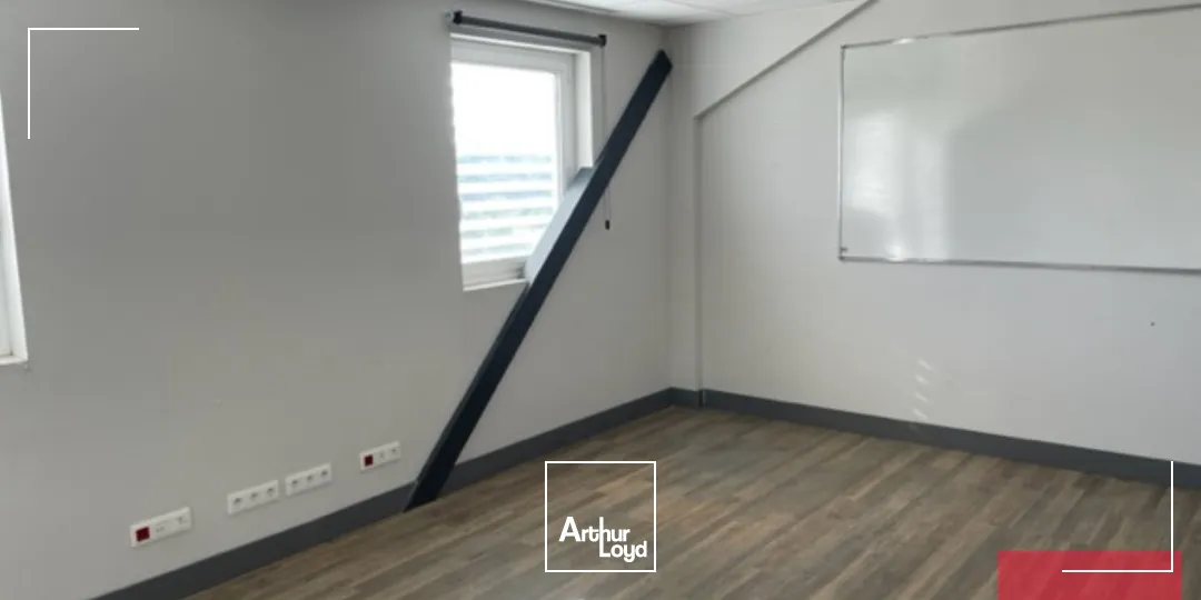 RARE DANS LE SECTEUR. LOCAUX D'ACTIVITES A LOUER