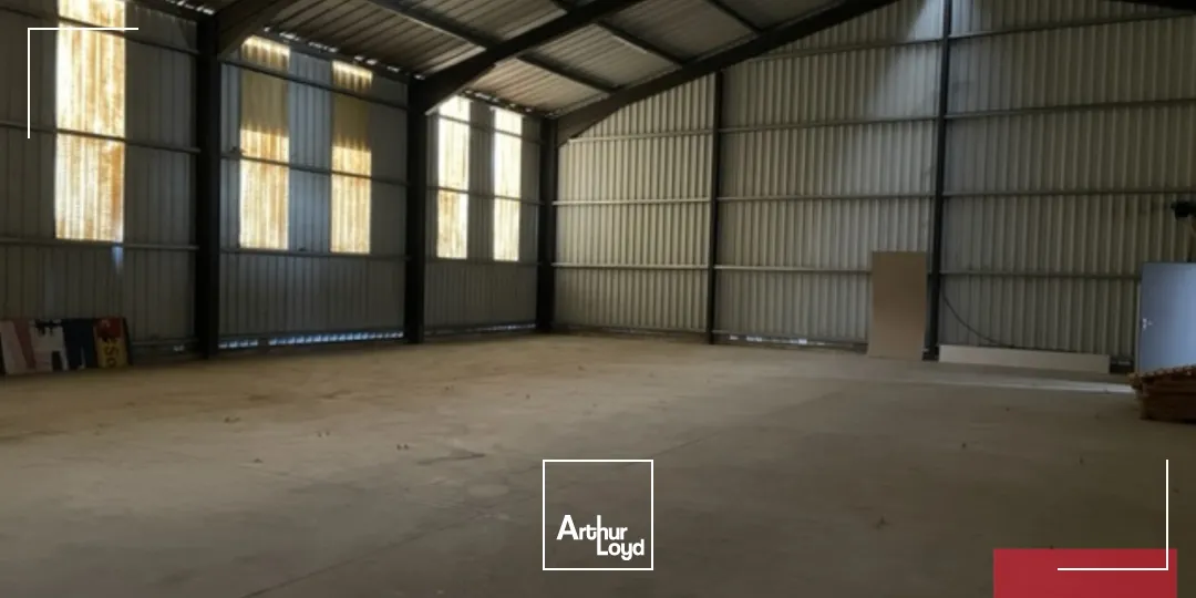 RARE DANS LE SECTEUR. LOCAUX D'ACTIVITES A LOUER