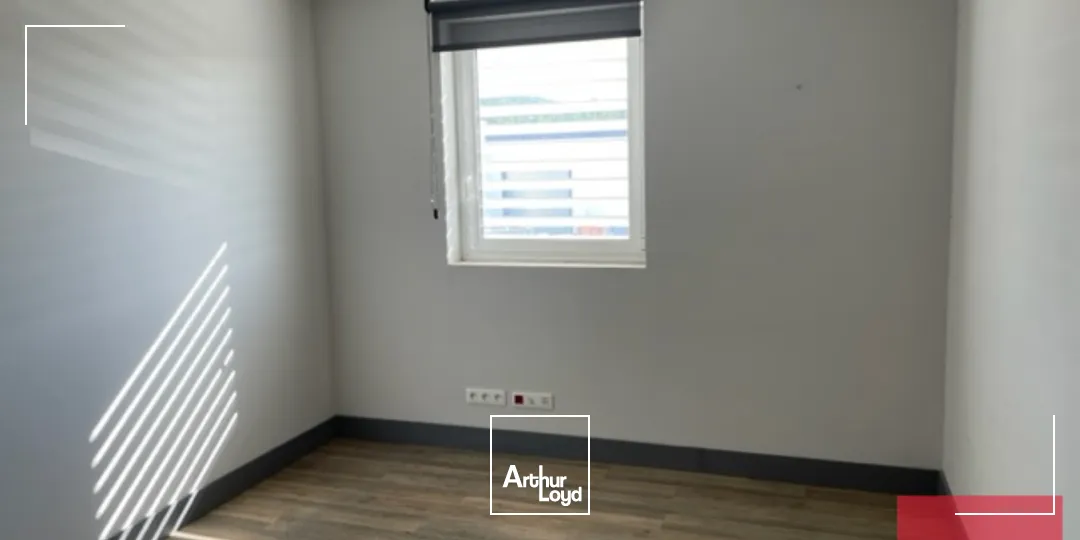 RARE DANS LE SECTEUR. LOCAUX D'ACTIVITES A LOUER