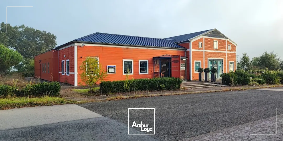 A NE PAS MANQUER !!! A VENDRE - LIMOGES SUD - Local commercial 577 m² - tous commerces + terrain