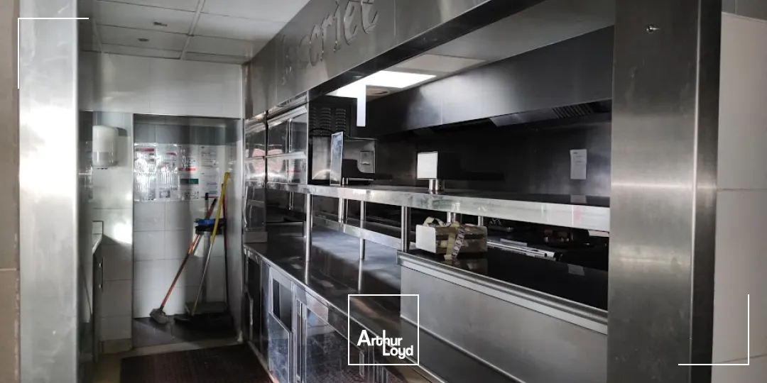 A NE PAS MANQUER !!! A VENDRE - LIMOGES SUD - Local commercial 577 m² - tous commerces + terrain