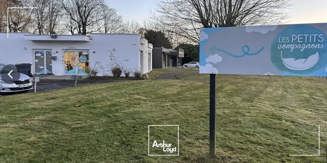 Local commercial à louer à Wattignies - Emplacement stratégique avec parking et belle visibilité.