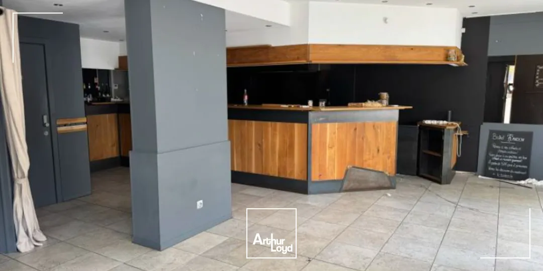 Local commercial à louer en emplacement Premium au coeur d'Armentières - Immeuble d'angle avec terrasse