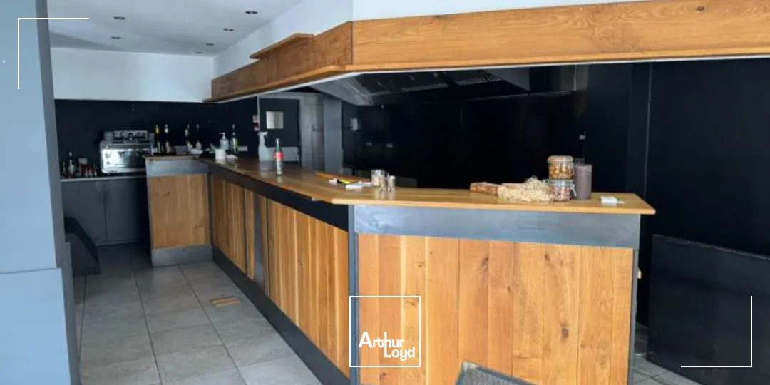 Local commercial à louer en emplacement Premium au coeur d'Armentières - Immeuble d'angle avec terrasse