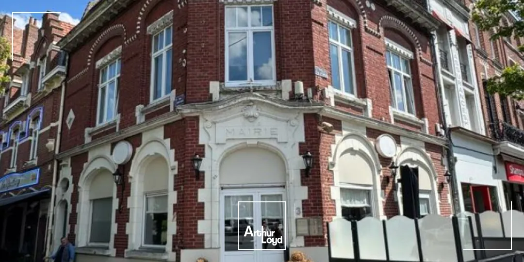 Local commercial à louer en emplacement Premium au coeur d'Armentières - Immeuble d'angle avec terrasse