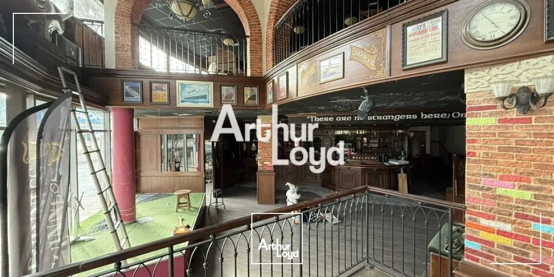 Local commercial 540 m² à Fréjus  Forte visibilité et flux