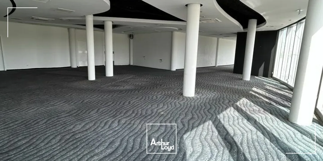 LOCAL COMMERCIAL à LOUER de 434 m²