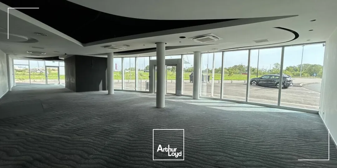 LOCAL COMMERCIAL à LOUER de 434 m²