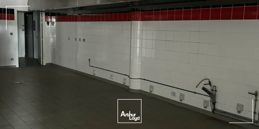 LOCAL COMMERCIAL à LOUER de 434 m²