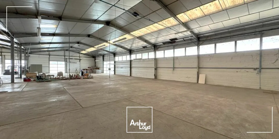 SAINT PIERRE DES CORPS LOCAL D'ACTIVITE A VENDRE 2032 M²