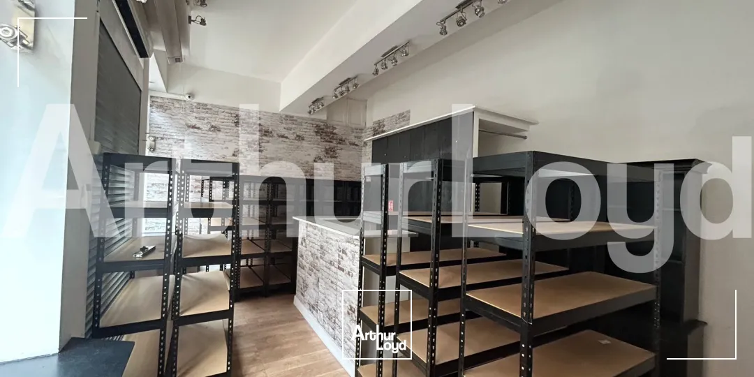 Local commercial 30 m² + cave - Emplacement prime en rue piétonne à Lille (fort passage piéton)