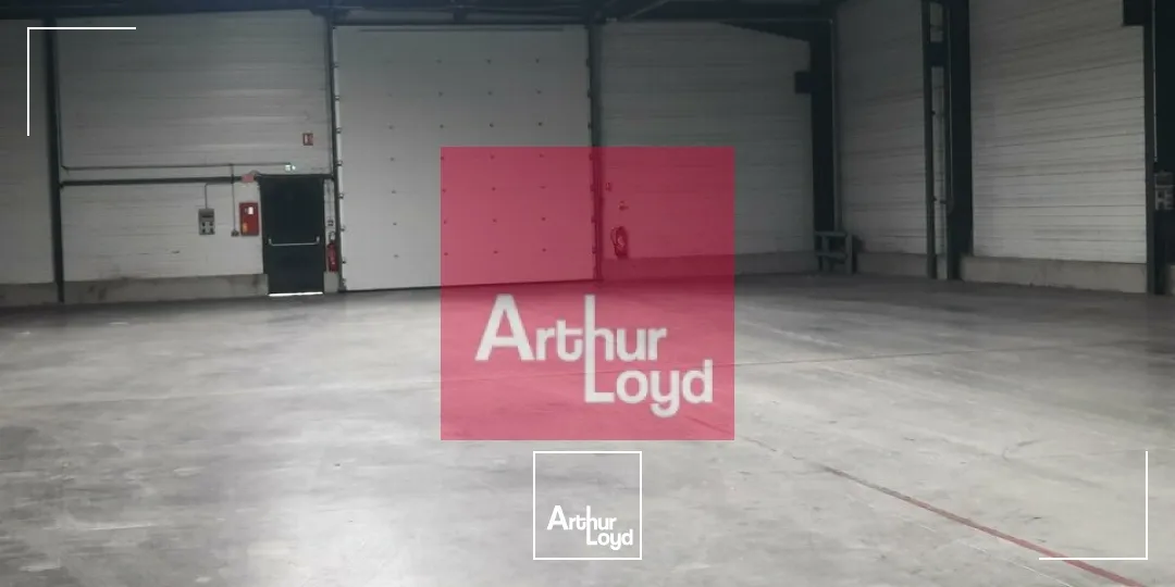 RIOM PARC EUROPEEN A LOUER ENTREPOT 1800 M²