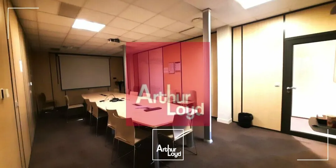 CLERMONT -FERRAND SECTEUR ESTAING CHU A VENDRE BUREAUX 701 M² - PARKING PRIVATIF