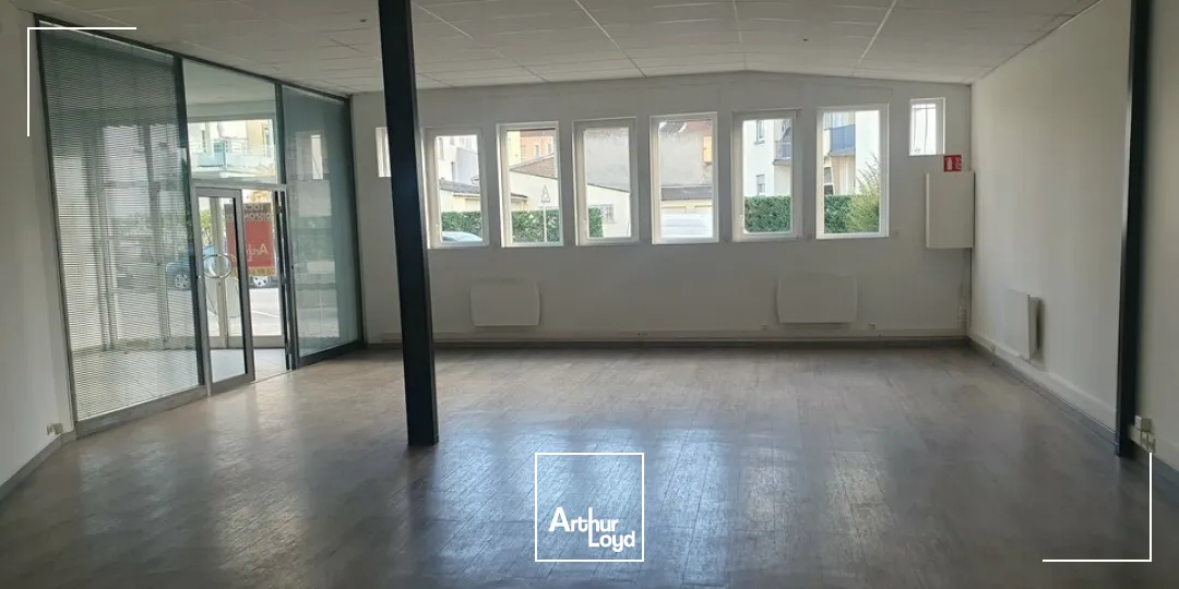 LOCAL D'ACTIVITE - ENTREPOT à LOUER de 300 m²