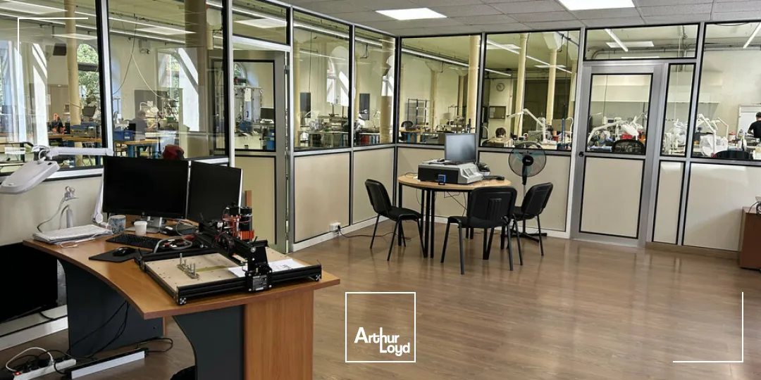 LOCAL D'ACTIVITE - ENTREPOT à VENDRE de 2520 m²