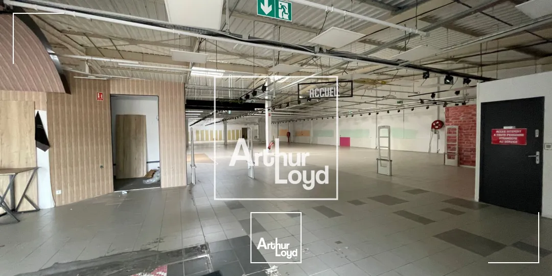 Belle visibilité et emplacement stratégique - cellule commerciale à louer à Alès Sud