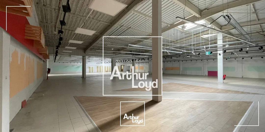 Belle visibilité et emplacement stratégique - cellule commerciale à louer à Alès Sud