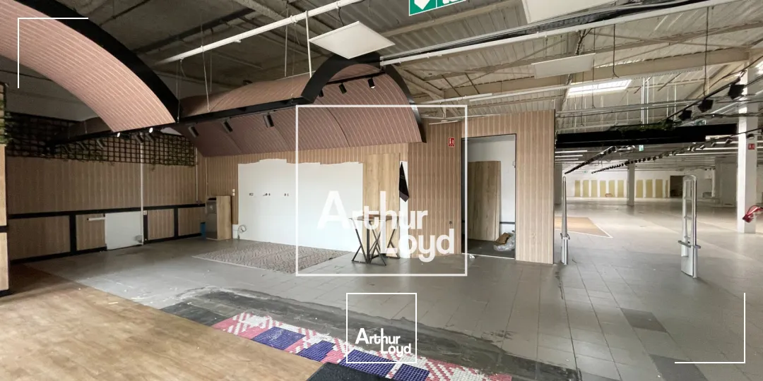 Belle visibilité et emplacement stratégique - cellule commerciale à louer à Alès Sud