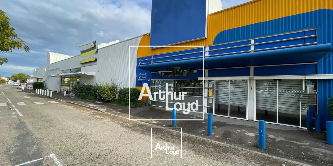 Belle visibilité et emplacement stratégique - cellule commerciale à louer à Alès Sud