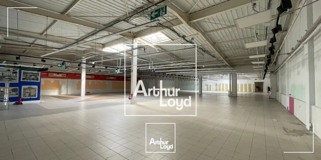 Belle visibilité et emplacement stratégique - cellule commerciale à louer à Alès Sud