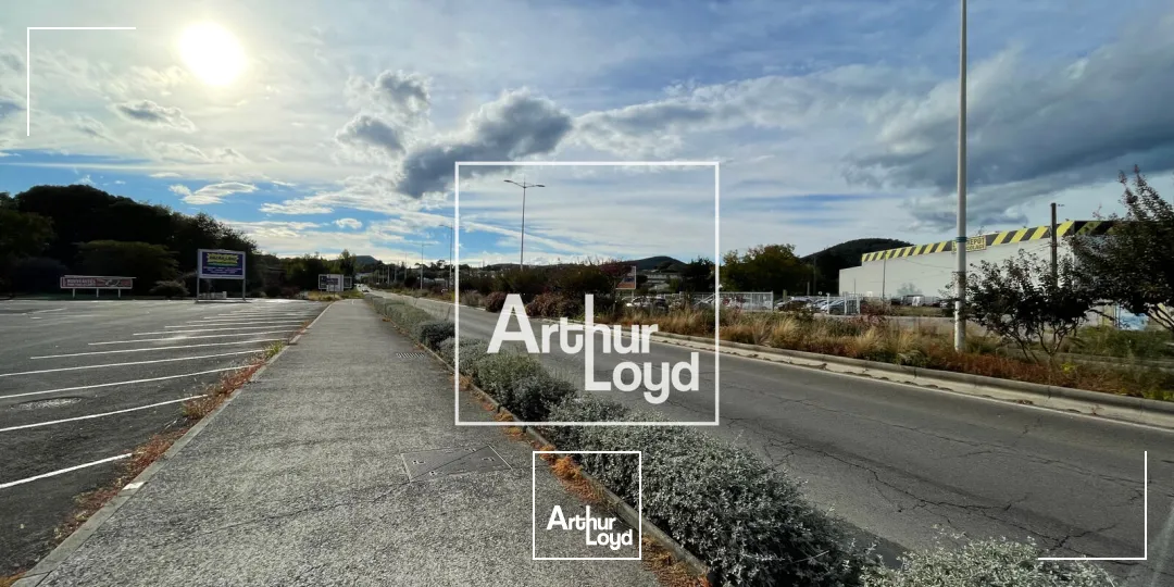 Belle visibilité et emplacement stratégique - cellule commerciale à louer à Alès Sud