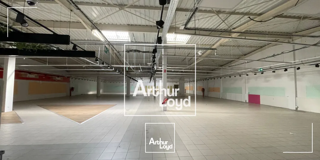 Belle visibilité et emplacement stratégique - cellule commerciale à louer à Alès Sud