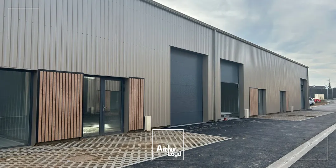 A LOUER - STOCKAGE - 145 M2 TRIGNAC - BUREAUX