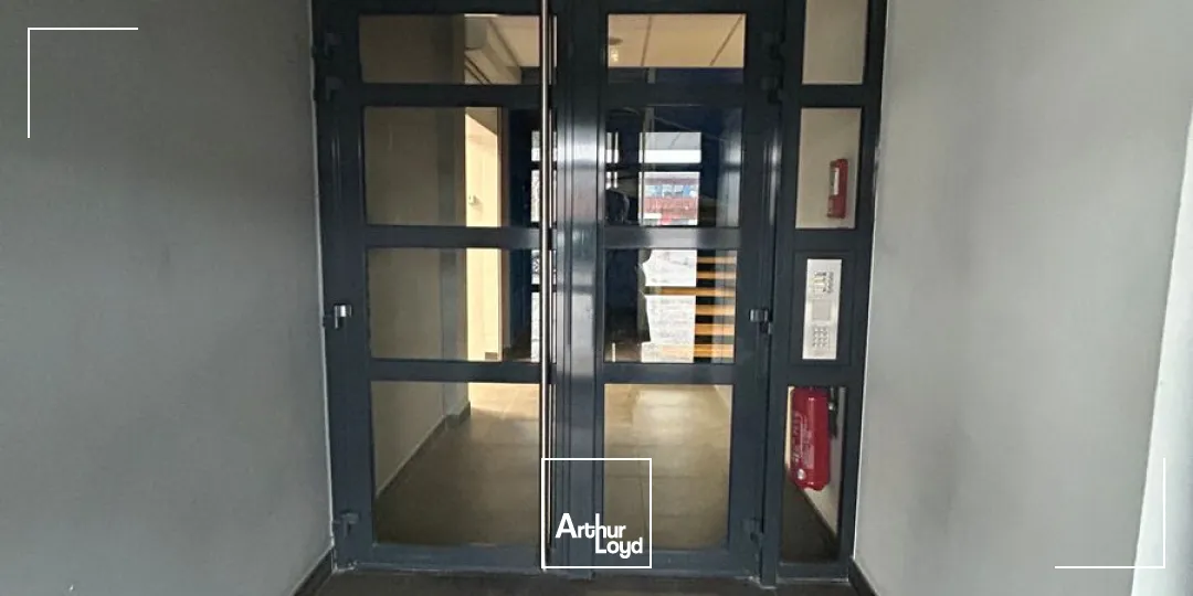 Plateau de bureaux opérationnels à la vente ou à la location à proximité immédiate de Valenciennes .