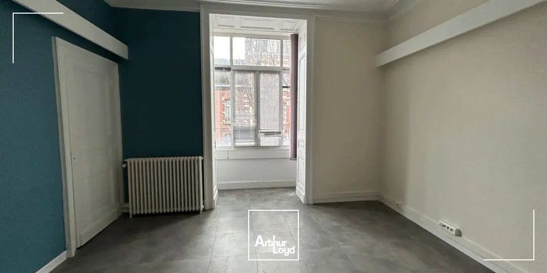 Immeuble de bureaux indépendant à Cambrai idéalement situé à proximité de la gare, à vendre