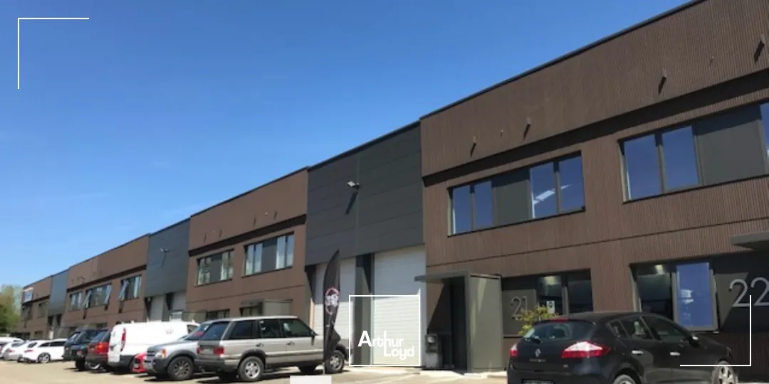 A louer - Bâtiment d'activités au sein d'un parc d' activité rénové avec une hauteur sous plafond de 6.50 m² - Dardilly Techlid