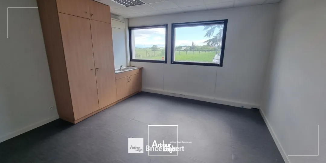A louer - Bureaux aménagés avec parkings - Rillieux-la-Pape