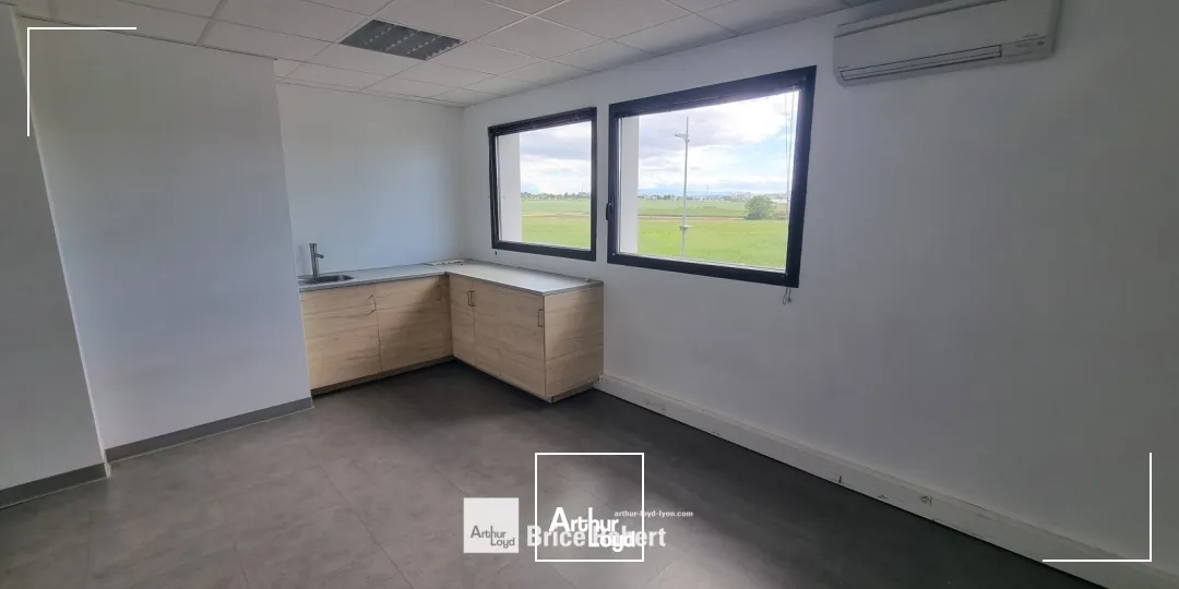 A louer - Bureaux aménagés avec parkings - Rillieux-la-Pape