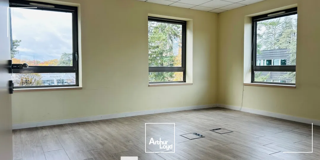 A louer - LE BOIS DES COTES 1&2 - Bureaux avec de nombreux parkings - Limonest