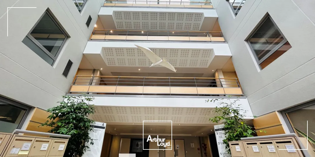 A louer - LE BOIS DES COTES 1&2 - Bureaux avec de nombreux parkings - Limonest