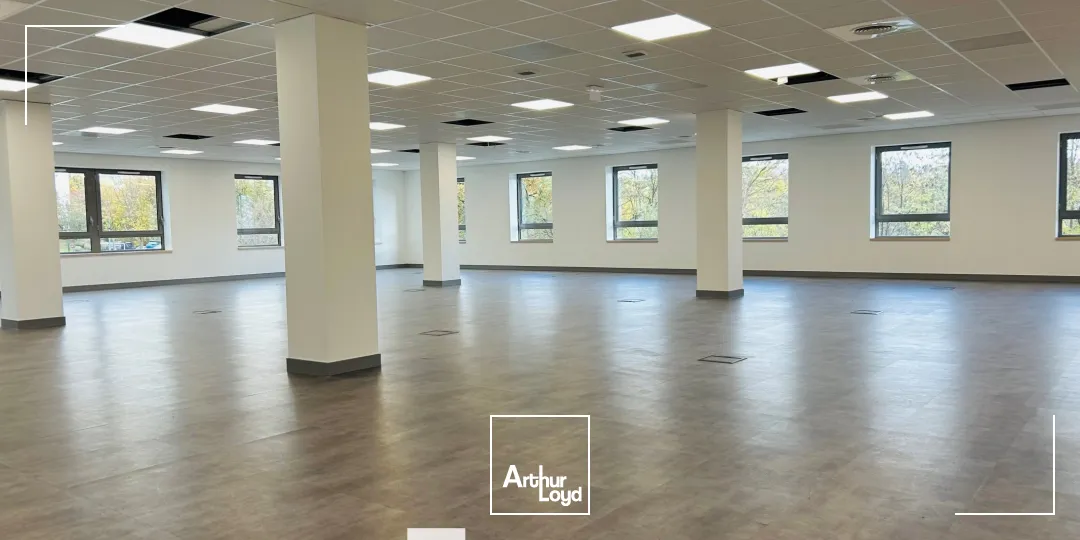 A louer - LE BOIS DES COTES 1&2 - Bureaux avec de nombreux parkings - Limonest