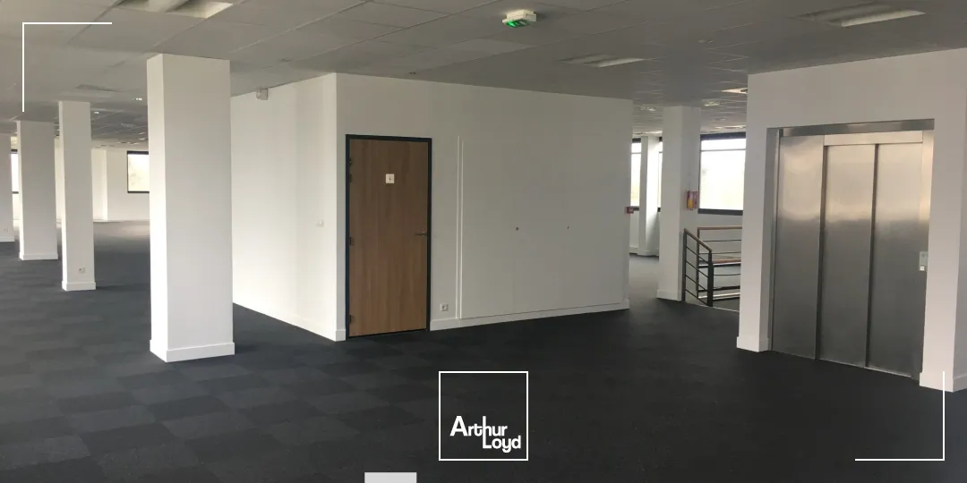 A louer - ALLEES DU PARC - Bureaux dans l'immeuble B - Saint Priest