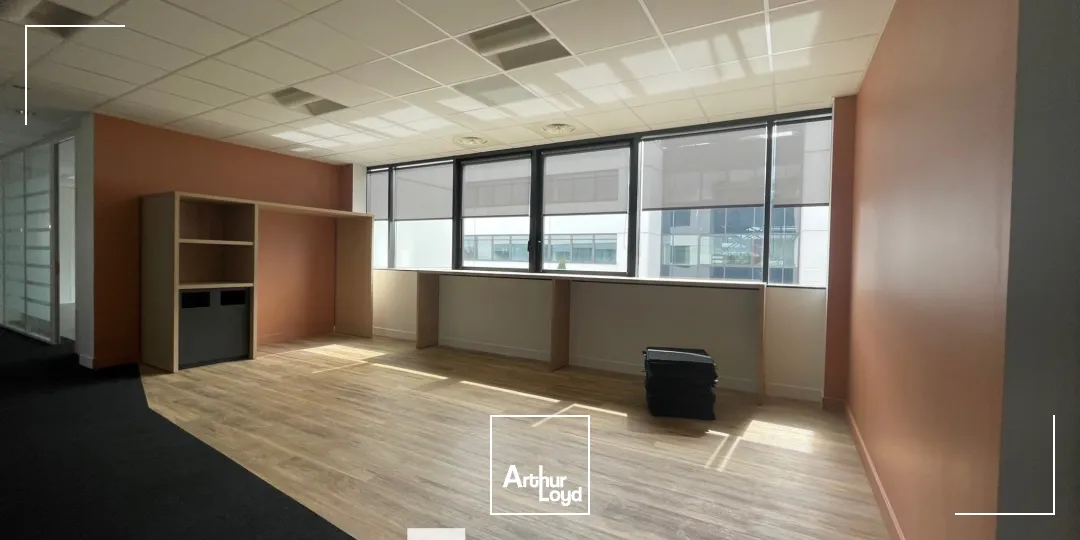 A louer - ALLEES DU PARC - Bureaux dans l'immeuble B - Saint Priest