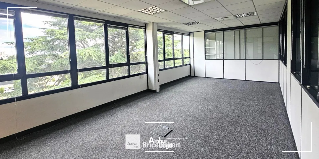 A louer - ROND POINT D'ECULLY - Bureaux ace plateau aménagéable - Ecully 