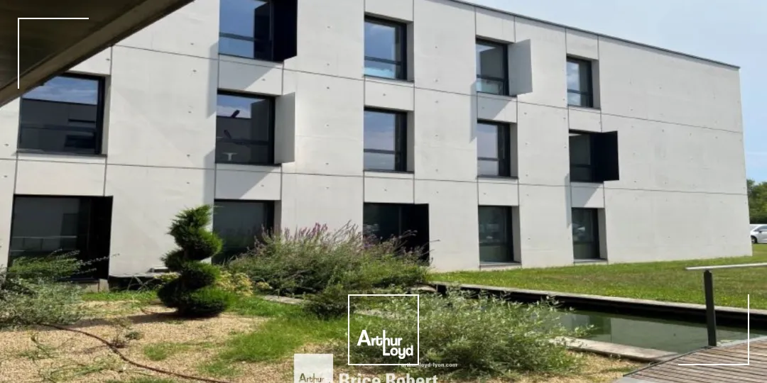 A louer - LE TRIOPOLE - Bureaux dans plusieurs bâtiments - Saint Priest