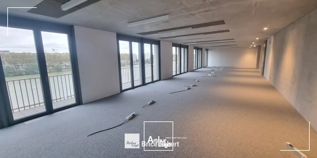 A louer - WORK #1 - Bureaux lumineux à Confluence - Lyon 2ème